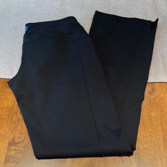 BodyBuilding.com low rise, flair legged leggings. Like new condition. - Picture 1 of 4